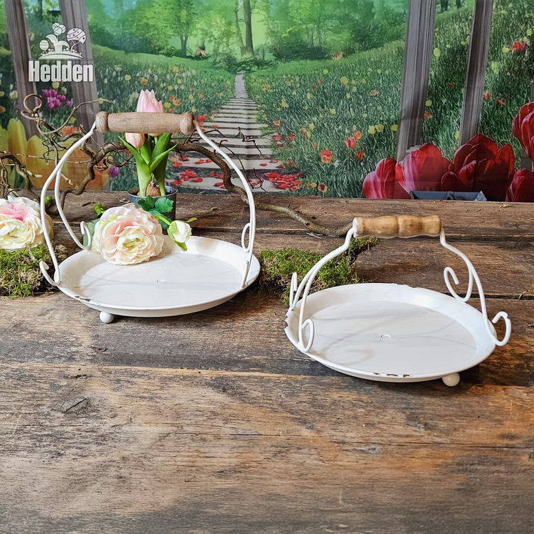 Creme weißes rundes Tablett im retro Style mit Holgriff.